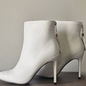 Things II Come BAILEE Elegant White Ankle Boots